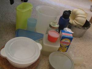 lot 46 image: Tupperware and bundt cake pans, plastic ware