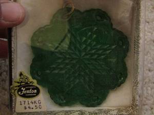 lot 4 image: Fenton green snowflake ornament - Gift to client from the Fenton Family