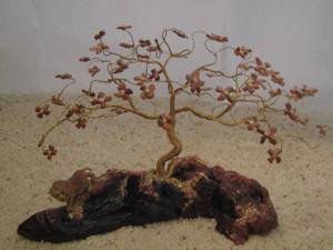 lot 49 image: BEADED WIRE BONSAI  w Floral and Lion