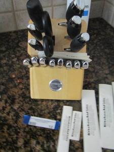 lot 10 image: Kitchen Aide Knife set with paperwork
