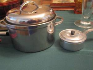 lot 73 image: large pot with lid and strainer inside, small pot with lid