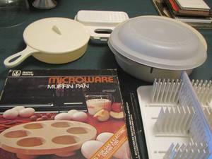 lot 81 image: microwave muffin pan, bacon wave, and more