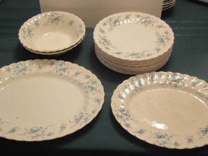 lot 18 image: Myott FINE CHINA Staffordshire Ware Forget me Not England Fine China  - 10 dinner plates, 2 large salad bowls, 2 serving platters  14 PCS   X$$