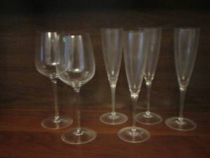 lot 90 image: Tall stem wine glasses  QTY 6
