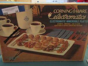 lot 98 image: Corning Ware Eletromatic Immersible platter
