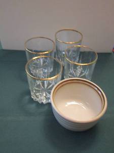 lot 105 image: GOLD RIMMED BAR GLASSES  QTY 4  & BOWL