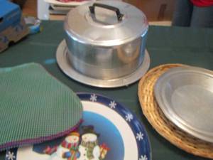 lot 110 image: CAKE CARRIER  & PLACEMATS