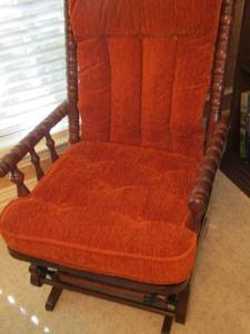 lot 113 image: Glider rocking chair in good condition