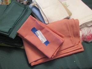 lot 124 image: TABLE LINENS