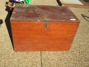 lot 189 image: wooden storage box