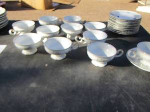 lot 198 image: Mikasa Jennifer 9317 dishes 11 handled coffee cups, 11 cup plates