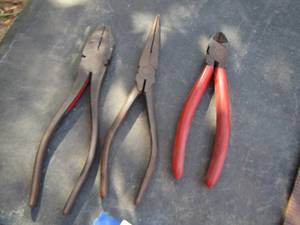 lot 211 image: qty 3 pairs of plyers - NEEDLE NOSE, WIRE CUTTERS