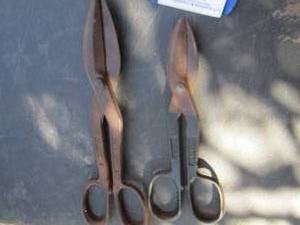 lot 212 image: qty 2 pair of METAL Scissors