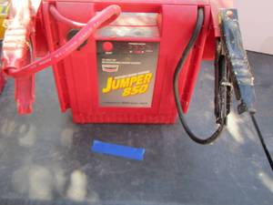 lot 224 image: jumper 850 rechargeable power source