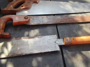 lot 245 image: handsaws qty 3