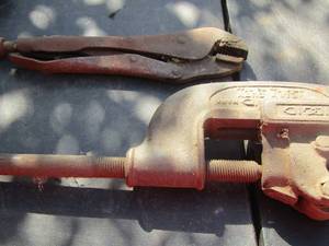 lot 248 image: Ridgid  heavy duty PIPE CUTTER,  VISE GRIPS  clamp