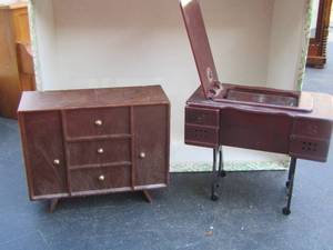 lot 289 image: doll house furniture sewing machine, dresser