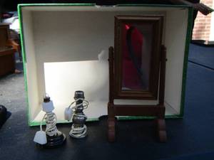 lot 294 image: doll house furniture mirror, 2 table lamps no shade