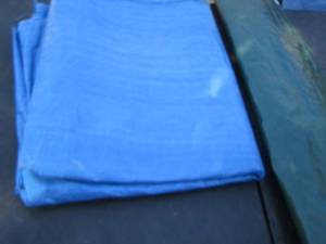 lot 305 image: green and blue tarp