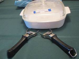 lot 326 image: CORNING WARE covered casserole dish, 2 pot handles