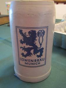 lot 329 image: LOWENBRAU Munich ceramic vase