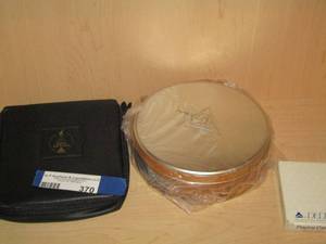 lot 370 image: Delta Airlines toiletries in bags