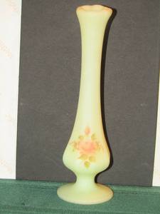 lot 388 image: white small floral vase