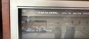 lot 25 image: Realistic STA-52 AMFM Stereo receiver with 2 speakers