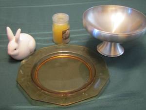 lot 135 image: bunny figurine, small candle, brown dinner plate, silver fruit bowl