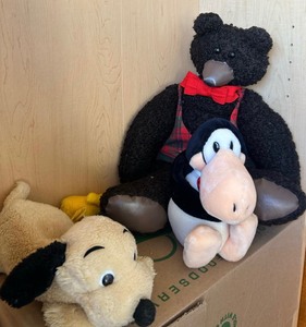 lot 424 image: 3 STUFFED ANIMALS - BEAR, DOG  and DAKIN  OPUS