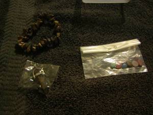 lot 38 image: Various stones, stone bracelet, necklace pendant
