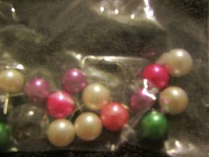lot 32 image: Different color pearl earrings with no backs