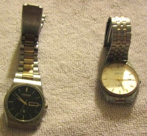 lot 43 image: Galaxy watch,   Citizen watch broke