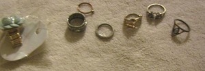lot 52 image: Various womens rings & RING