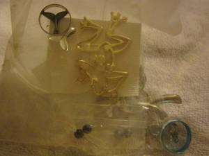 lot 67 image: different decorative earrings