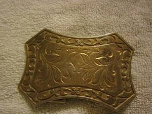 lot 75 image: Gold belt buckle