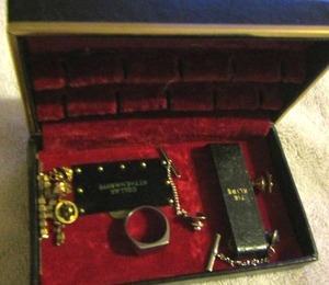 lot 91 image: Swank jewelry box, shirt pins and a silver ring