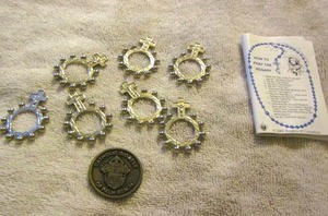 lot 100 image: Rosary pendants qty 7