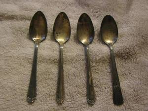 lot 101 image: National silver mini spoons  QTY 4