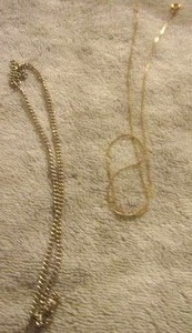 lot 107 image: Silver necklace, Gold color necklace