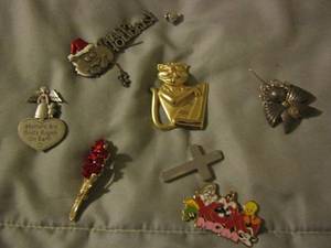 lot 146 image: qty 6 shirt pins happy holidays, cat, angel, flowers and more