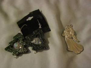 lot 164 image: Christmas earrings- angel pendant