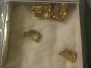 lot 168 image: 2 gold pair of clip on  earrings