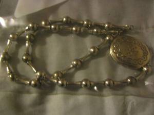 lot 176 image: GOLD BEAD & BAR NECKLACE W LOCKET