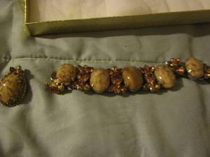 lot 177 image: Brown stone bracelet-  plus ring