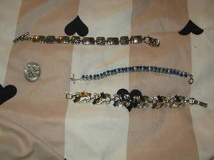 lot 198 image: qty 3 womens bracelets