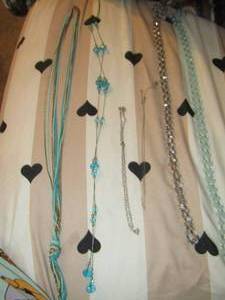 lot 208 image: Turqoise womens necklaces and silver necklaces