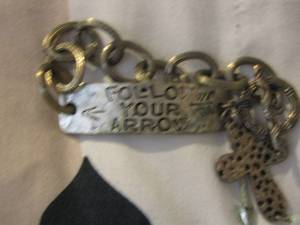 lot 210 image: various bracelets