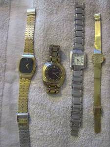 lot 213 image: Clinton mens watch- Bulova gold womens watch - Seiko mens gold watch