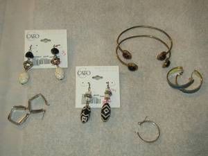 lot 219 image: set of womens bracelets and earrings